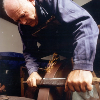 animation la fabrication artisanale du couteau par le musée de la coutellerie à Thiers